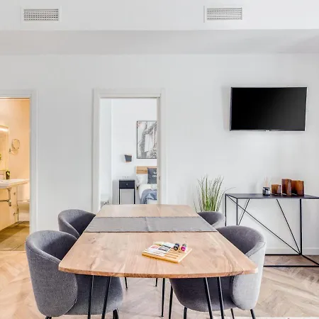 Aparthotel Limehome Calle Ancha Del Carmen - Digital Access 4*